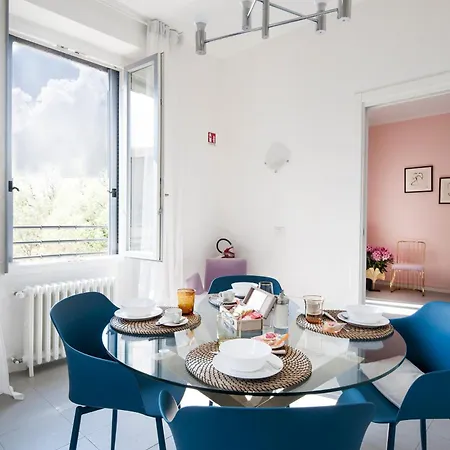 Santa Maria Square View - Family Apartment Milan